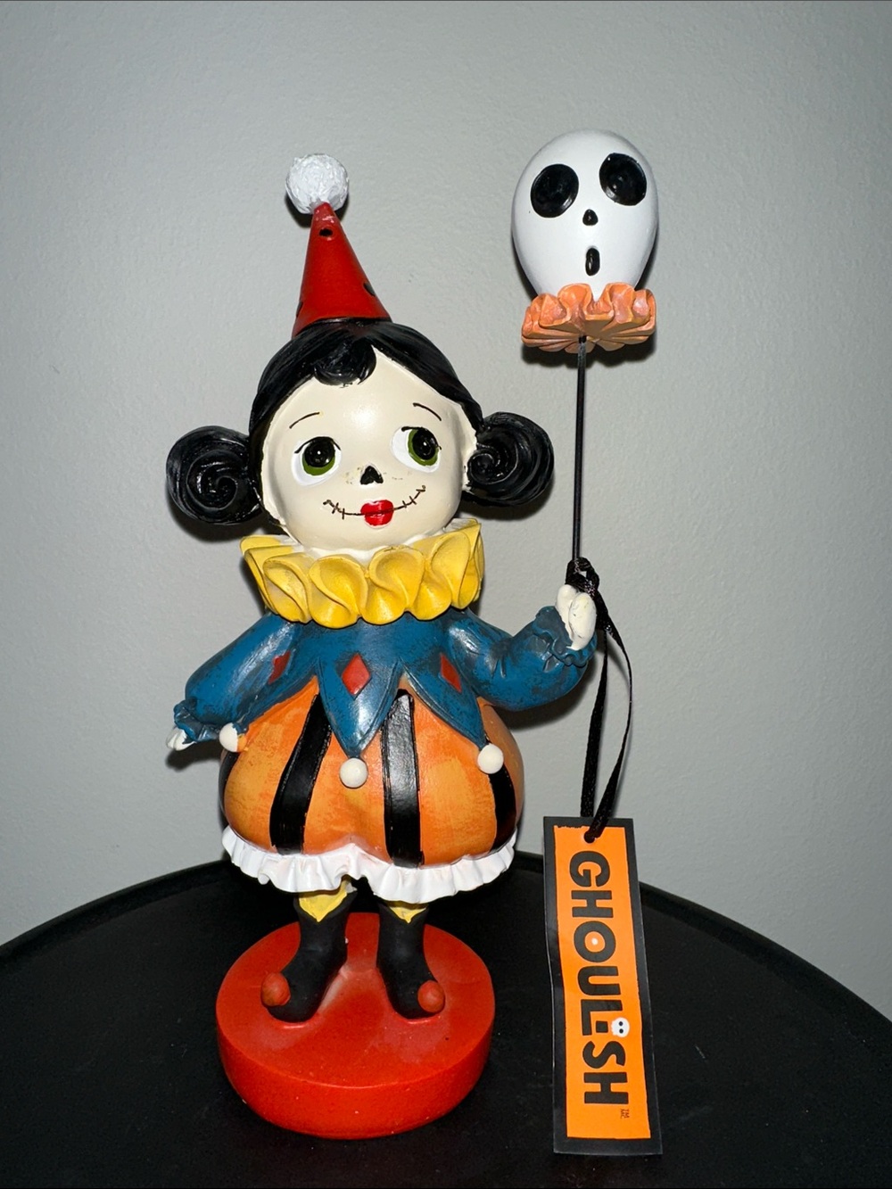 Halloween Carnival Clown with ghost balloon Figurine -m